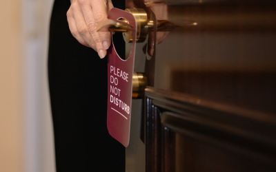 ¿Cómo optimizar el uso del cartel de No Molestar en un Hotel?
