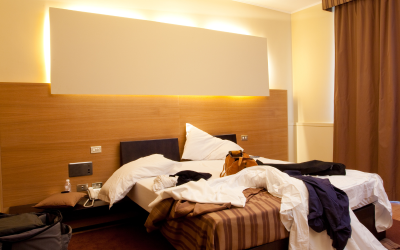 ¿Cómo actuar cuando en el hotel hay huéspedes que tienen la habitación muy sucia y desordenada? 